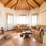 Holiday home Daphne *